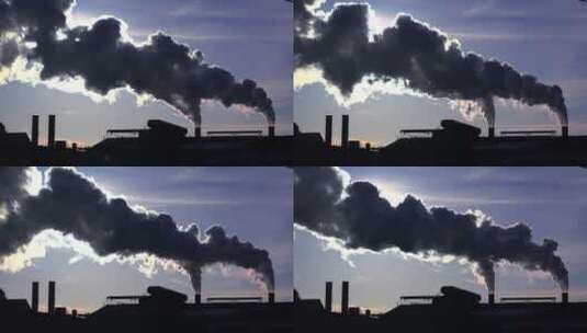 钢铁厂向空中排放烟雾高清在线视频素材下载