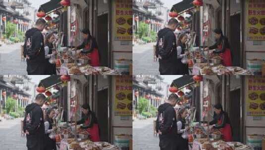 古街商业-游客美食摊买小吃高清在线视频素材下载