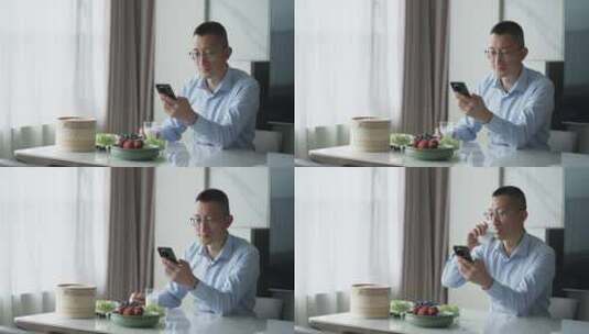 男子在家吃早餐看手机喝牛奶高清在线视频素材下载