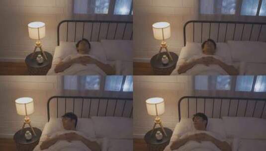 亚洲精疲力竭的失眠男子穿着睡衣在黑夜时间高清在线视频素材下载