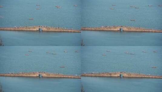 杭州西湖断桥游客游船来往延时高清在线视频素材下载