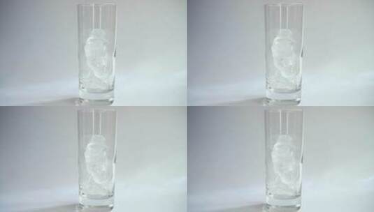 将牛奶倒入加冰的玻璃杯中高清在线视频素材下载