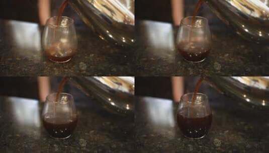 煮咖啡倒咖啡喝咖啡微距特写视频背景素材高清在线视频素材下载