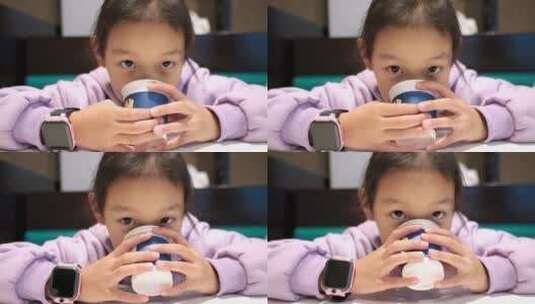 在餐厅用一次性纸杯的中国女孩高清在线视频素材下载