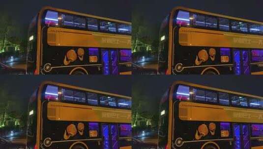 济南双侧观光巴士公交车，老城区旅游专线高清在线视频素材下载