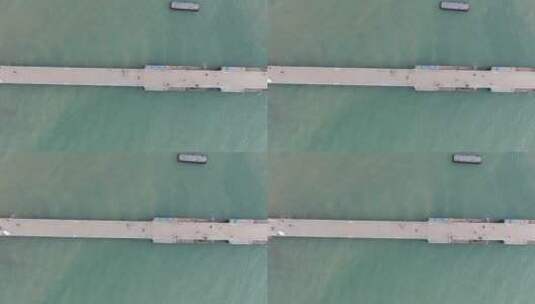俯拍青岛海上栈桥风景区高清在线视频素材下载