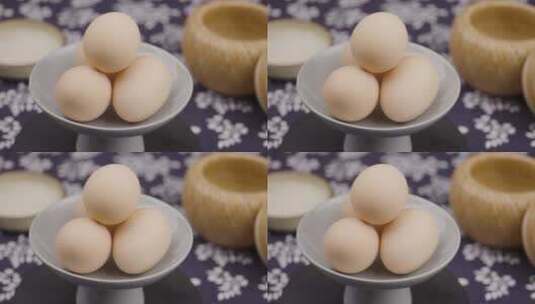 鸡蛋在盘子里旋转高清在线视频素材下载
