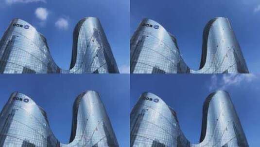珠海橫琴建设银行大楼玻璃幕墙蓝天白云延时高清在线视频素材下载