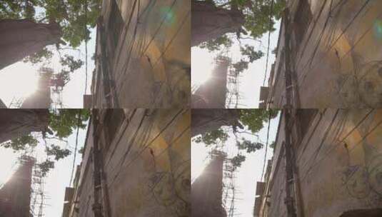 猴子在建筑物之间跳跃高清在线视频素材下载