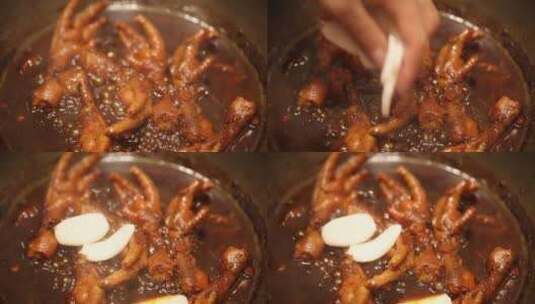 年糕蟹肉蟹煲韩式海鲜年糕锅制作高清在线视频素材下载