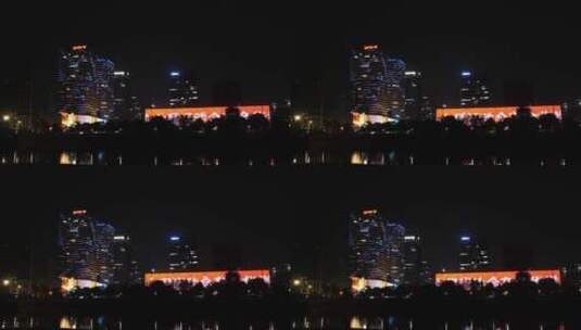 220719夜晚马路高楼红绿灯实拍视频 (12)高清在线视频素材下载