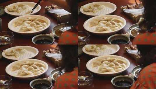 饺子馆客人吃饺子蘸酱油醋高清在线视频素材下载