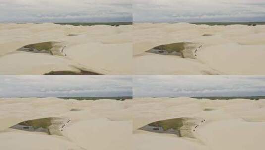 成群结队地骑着沙滩车穿过巴西沙丘；无人机跟踪高清在线视频素材下载