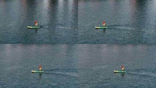 4K湘江上的桨板运动爱好者高清在线视频素材下载