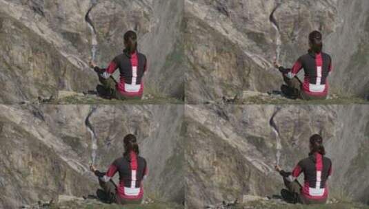 莲花中的女人在山中瀑布附近摆姿势高清在线视频素材下载