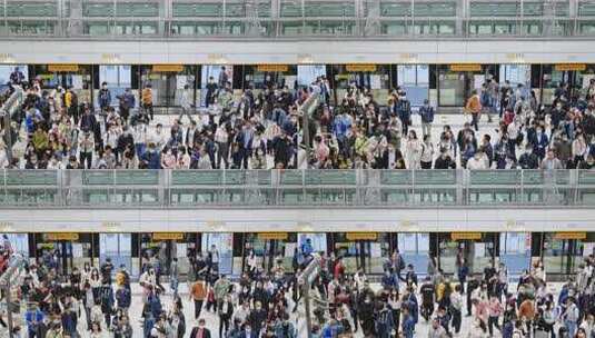 早高峰地铁站拥挤的上班族高清在线视频素材下载