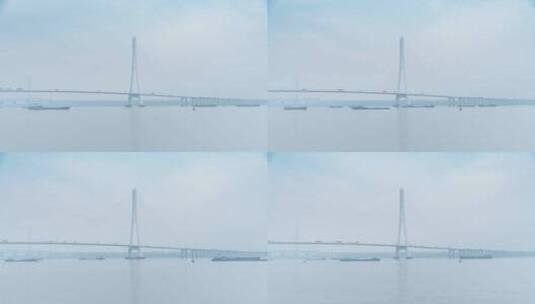 南京大胜关长江大桥与江上货船行驶延时摄影高清在线视频素材下载