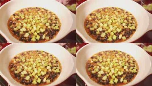 炒制豆豉香辣烤鱼底料高清在线视频素材下载