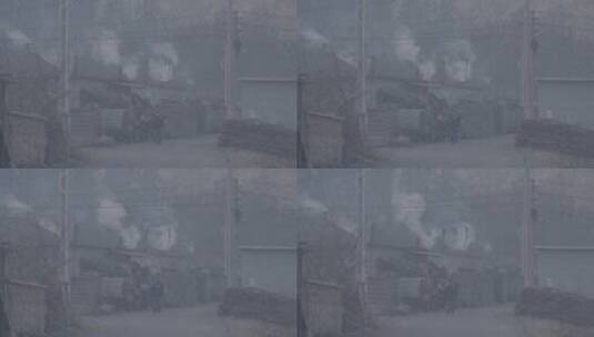 东北乡村冬季清晨炊烟袅袅长焦镜头拍摄LOG高清在线视频素材下载