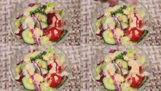 各种蔬菜搭配制作营养沙拉高清在线视频素材下载