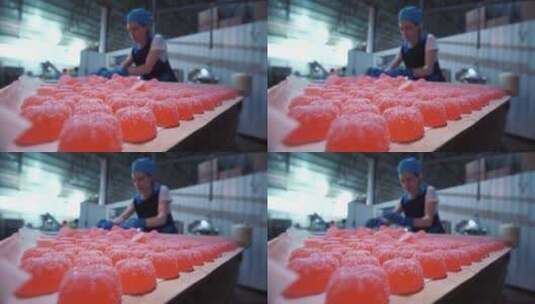 工人在生产果冻高清在线视频素材下载
