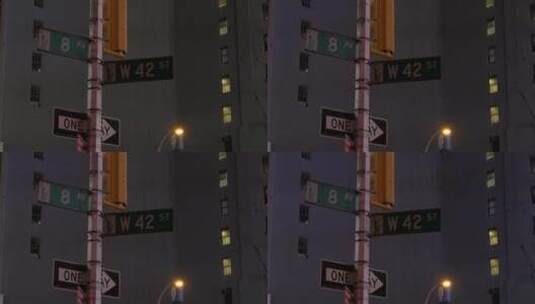 纽约街道的指路标和闪烁的路灯高清在线视频素材下载