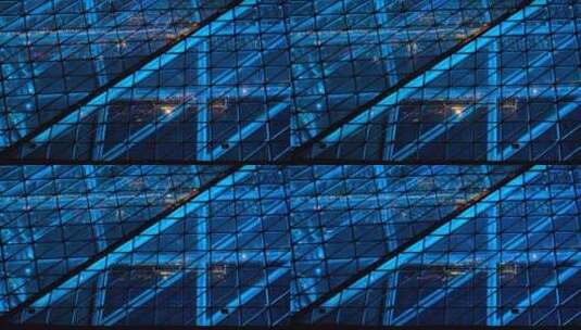 现代城市建筑玻璃幕墙蓝色灯光秀高清在线视频素材下载