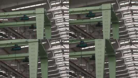 工厂厂房车间里的行吊单梁双梁高清在线视频素材下载