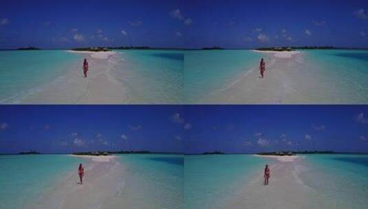 美女模特在白色沙滩和蓝色的海滩高清在线视频素材下载