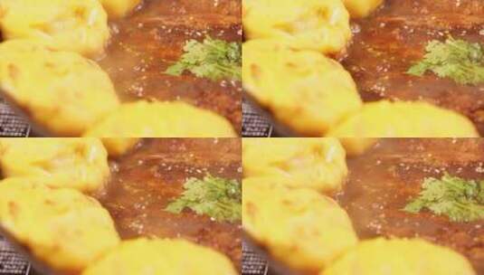 杂鱼贴饼子农家菜铁锅玉米饼子高清在线视频素材下载