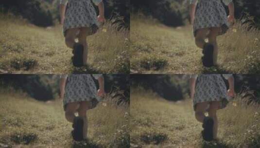 穿凉鞋的女孩穿过田野高清在线视频素材下载