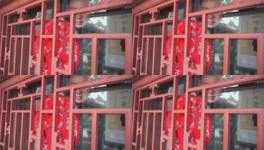 中式胡同四合院女人贴窗花高清在线视频素材下载