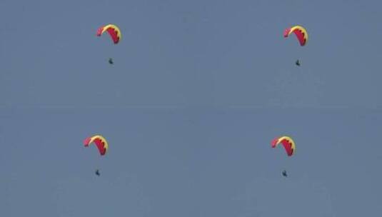 天空中坐着红色滑翔伞的人高清在线视频素材下载