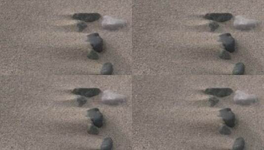 新疆 风沙天气 陷入沙子中的石头特写高清在线视频素材下载