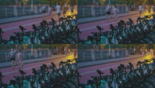 共享单车作为前景的夜跑锻炼高清在线视频素材下载