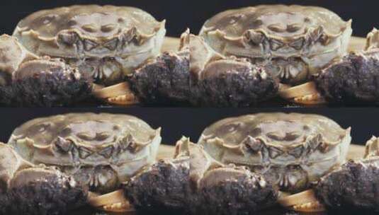 螃蟹桌子上的鲜活大闸蟹高清在线视频素材下载