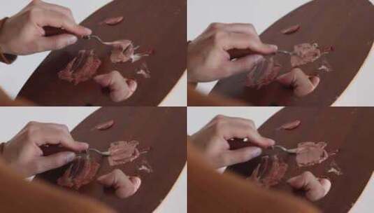 一个人在调色板上涂抹油漆高清在线视频素材下载