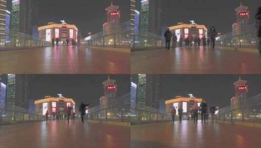 上海市浦东新区陆家嘴环岛游客游玩人流延时高清在线视频素材下载