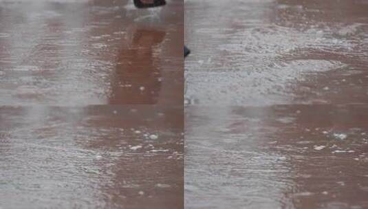 雨中奔跑的脚步的副本高清在线视频素材下载