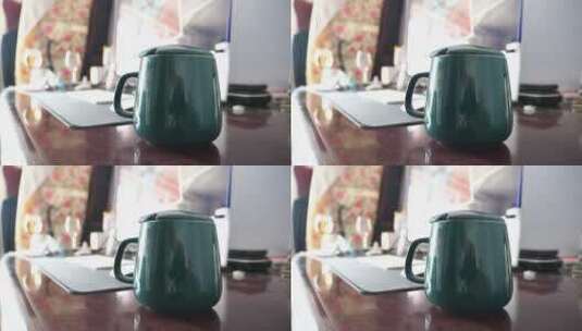 揭开茶杯的盖子高清在线视频素材下载