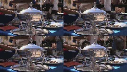 餐盘上展示的银质餐具特写高清在线视频素材下载