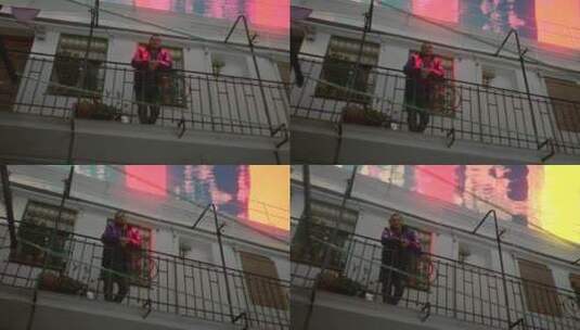 男孩靠在阳台栏杆上高清在线视频素材下载