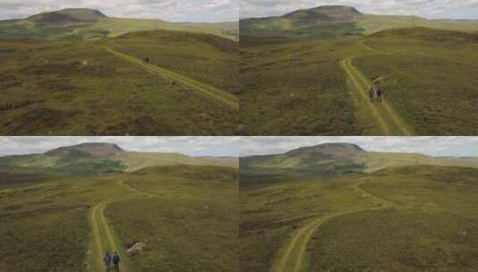 朋友伙伴结伴徒步旅行穿越高原草地航拍高清在线视频素材下载