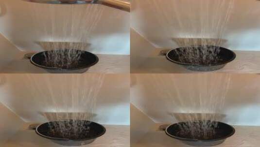 将淋浴喷头中的水装满一桶高清在线视频素材下载