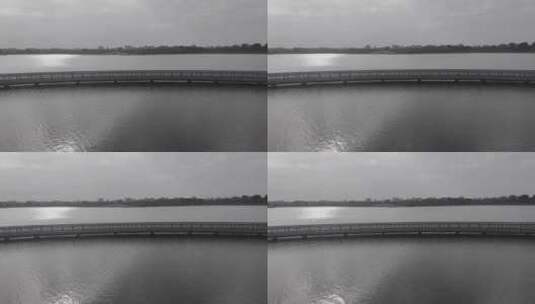 在流水的黑白桥高清在线视频素材下载