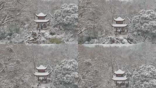 航拍城市风光长沙雪景古建筑爱晚亭雪景高清在线视频素材下载