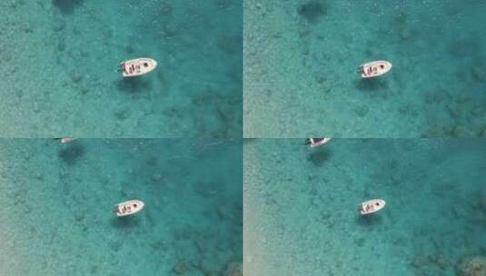 海水上漂浮的小船高清在线视频素材下载
