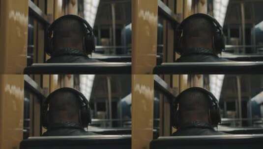 一名男子在地铁上听音乐高清在线视频素材下载