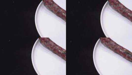 烧焦的腊肠香肠熏香肠高清在线视频素材下载