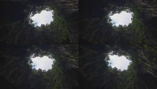 从吉隆坡巴图洞穴的天然开口欣赏天空，周围高清在线视频素材下载
